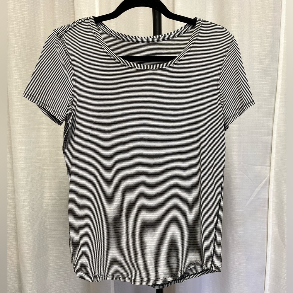 Lululemon White With Black Stripes Swiftly Tech Crew Neck Top | size 4